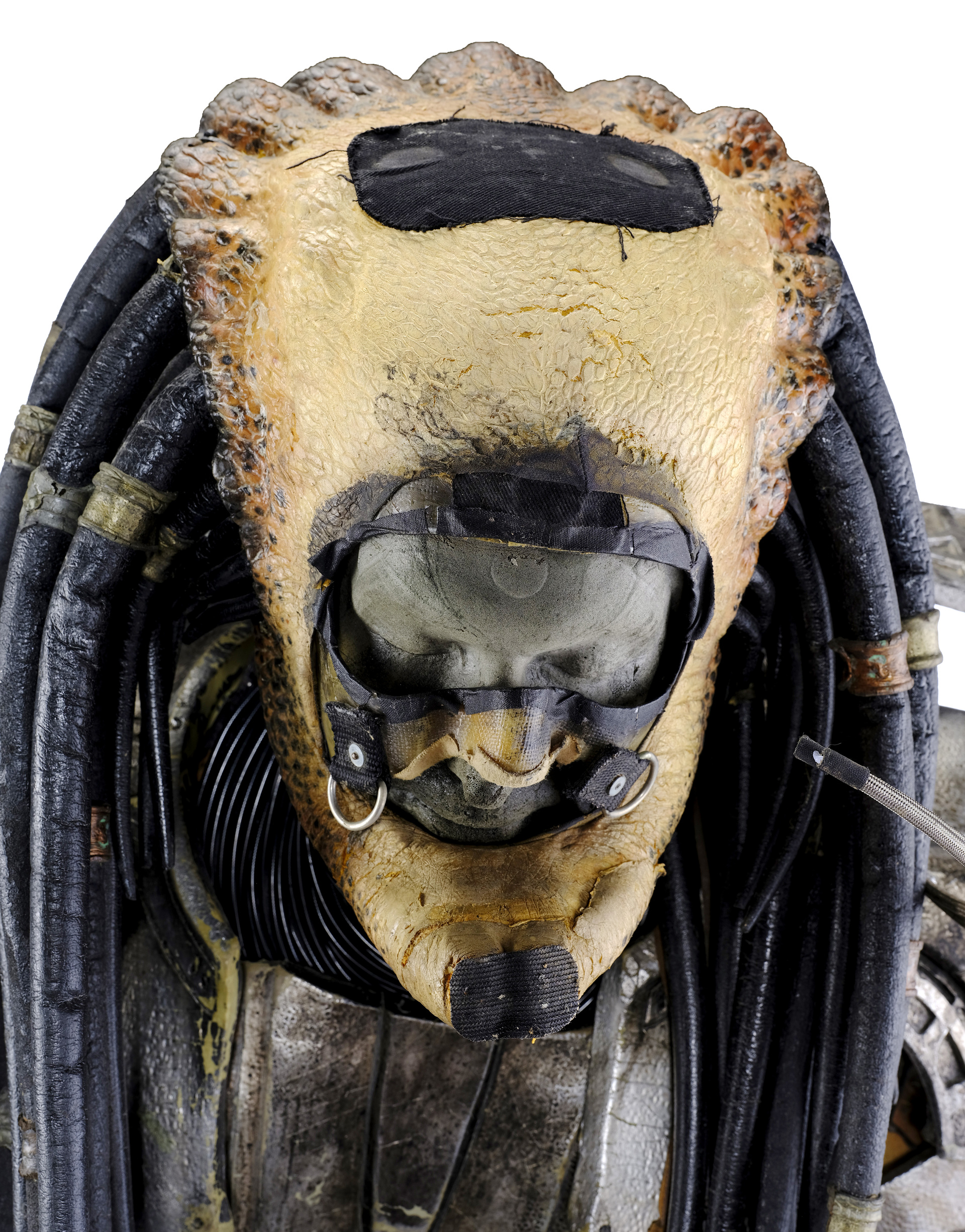 AVP: ALIEN VS. PREDATOR - Scar's (Ian Whyte) Predator Costume Display - Image 11 of 14