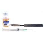 DEXTER - Dexter Morgan's (Michael C. Hall) SFX Scalpel and Syringe with Tranquilizer