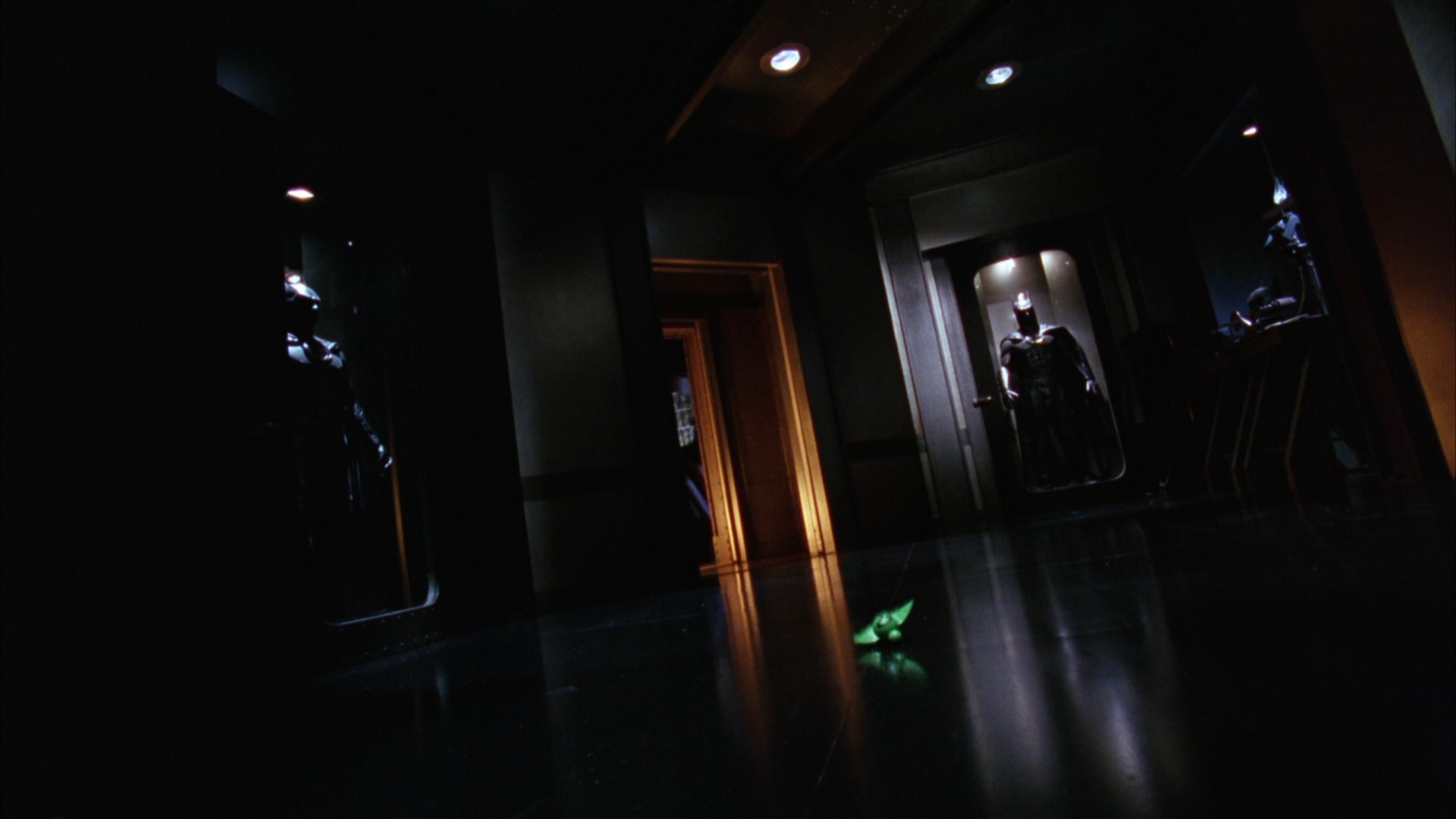 BATMAN FOREVER - The Riddler's (Jim Carrey) Functioning Bat Bomb - Image 13 of 14