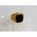 A 9ct gold gentlemans signet ring, set with black agate, size K, 4.82g.