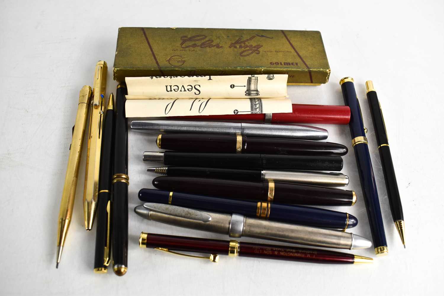 A group of collectible pens to include Inoxcrom, Parker Duofold, Sheaffer, rolled gold Life-Long