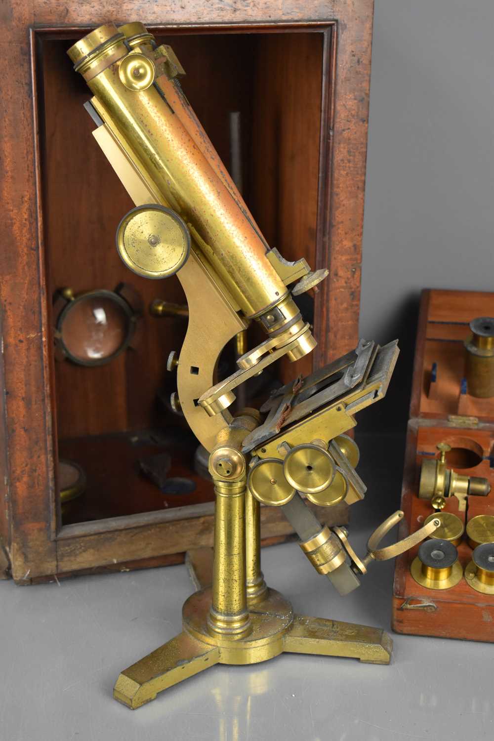 A 19th century Smith & Beck binocular Microscope in a mahogany case, the case holding a large - Bild 3 aus 4