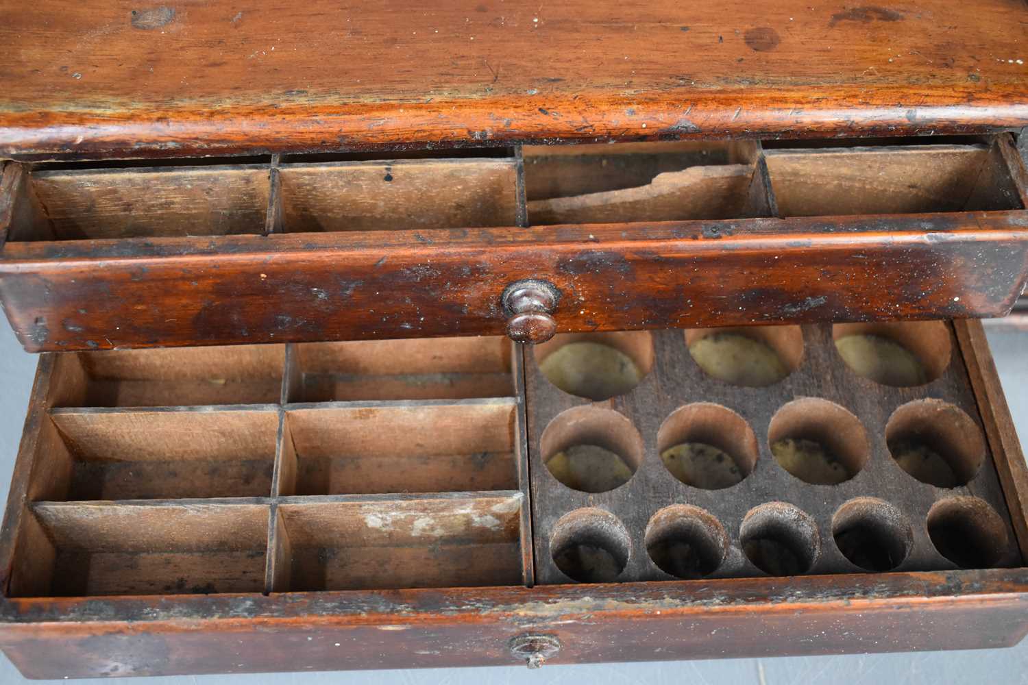 A Victorian microscope aaccessory / collectors cabinet comprising two drawers with fitted - Bild 3 aus 3