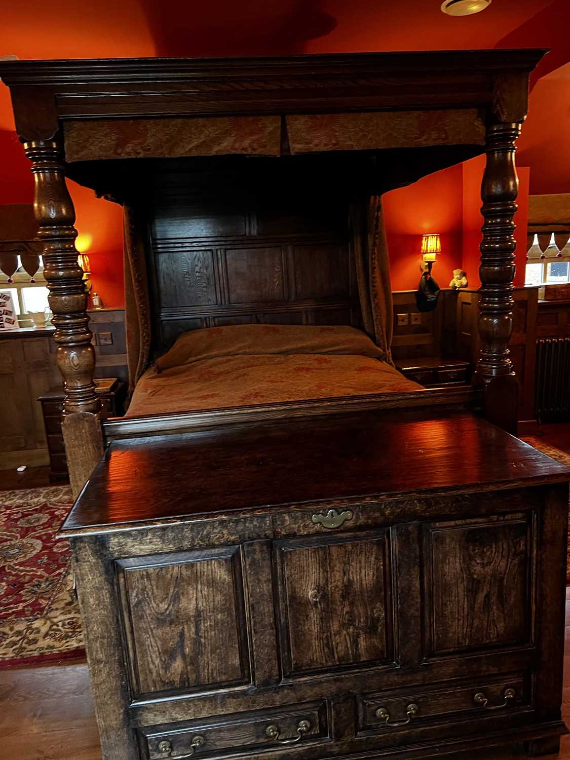 An oak four poster double bed, together with the drapes and matching bedspread, the full canopy - Image 2 of 3