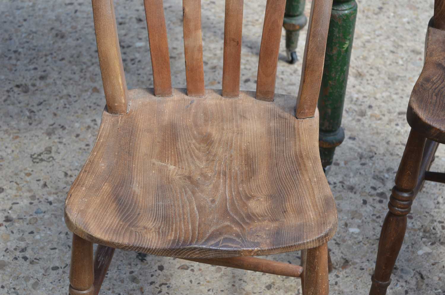 A Victorian pine kitchen table with single drawer and five kitchen chairs. - Image 3 of 3