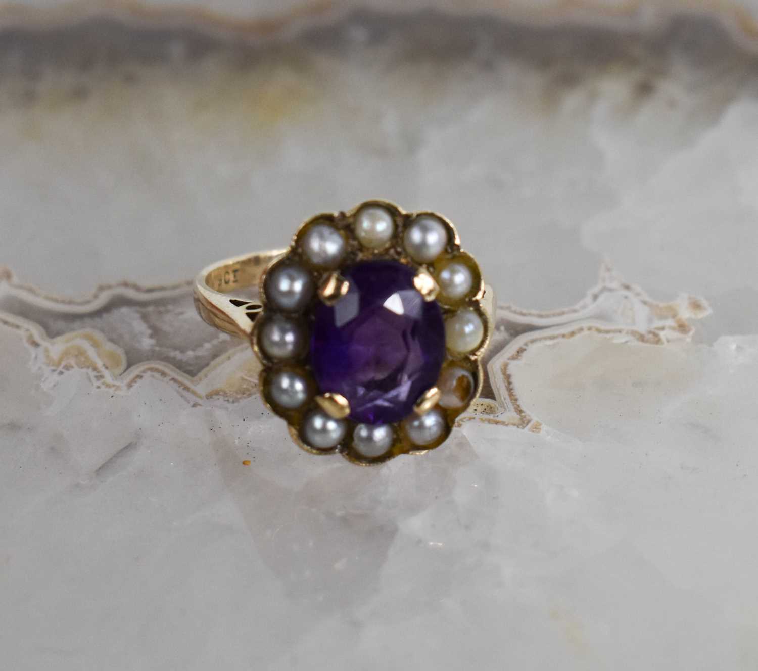 A 9ct gold amethyst and seed pearl ring, with central amethyst of approximately 10 by 8mm, - Bild 2 aus 5