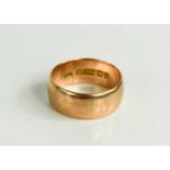 A 9ct gold wedding band, size M, 4.71g.