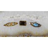 An Art Nouveau 9ct gold brooch set with a turquoise, a further 9ct gold brooch with flower design,