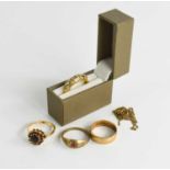 A group of rings to include a 9ct gold and garnet ring 2.71g, a 9ct gold chain a/f 1.35g, a 9ct gold