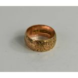 A 9ct gold wedding band, foliate engraved, size L, 4.51g.