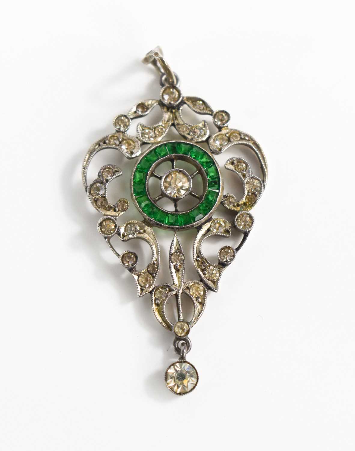 A stunning 19th century paste and silver pendant, set with a circle of green emerald cut paste - Bild 2 aus 2