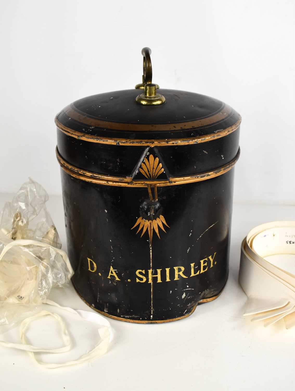 An antique barristers wig and original display tin, by Ravenscroft Law, Wig & Robe Makers, - Bild 7 aus 8