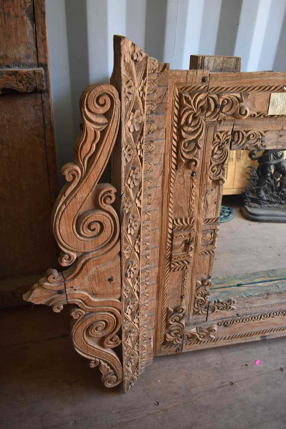 A large wooden window frame, made into a mirror, with a twin scroll pediment, 116cms tall by - Bild 3 aus 3