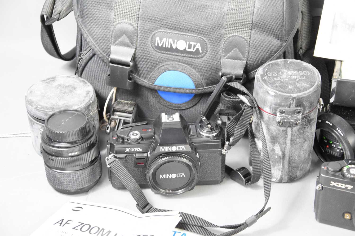 A group of vintage 35mm cameras to include Minolta XD-7, Dynax 7000i and X-370, Zenit 3M, Sankyo - Bild 3 aus 4