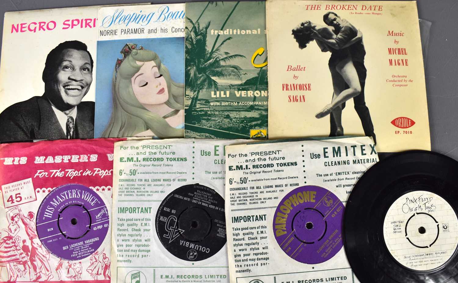 A group of 7" single records to include Ray Burns, Elvis Presley, George Browney, Johnathan King, - Bild 6 aus 15