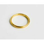 A 22ct gold wedding band, 3.5g.