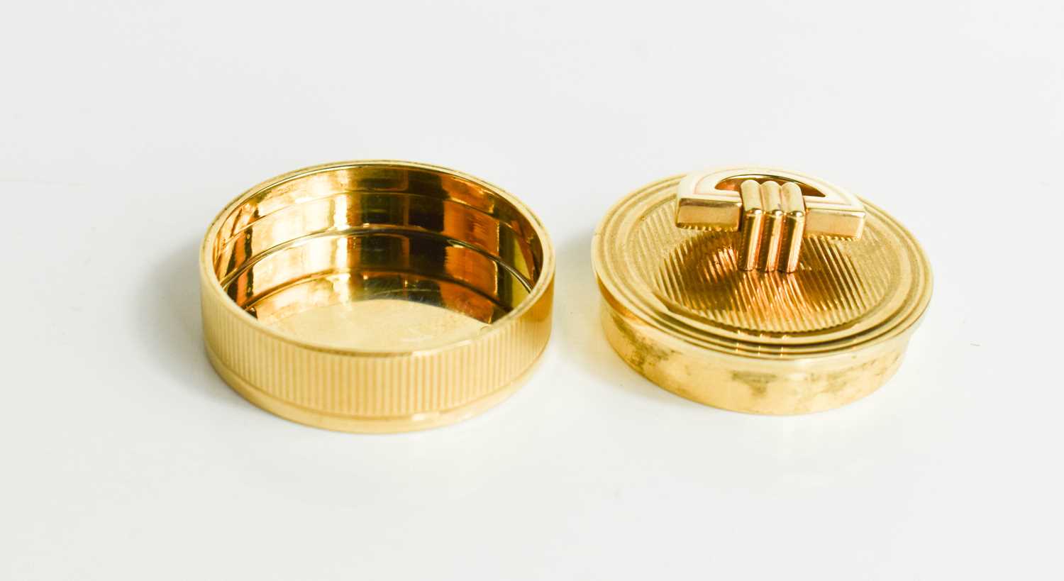 A 9ct gold pill box and lid, by Cartier, the box and lid stamped 375, and initialled, in the - Bild 7 aus 7