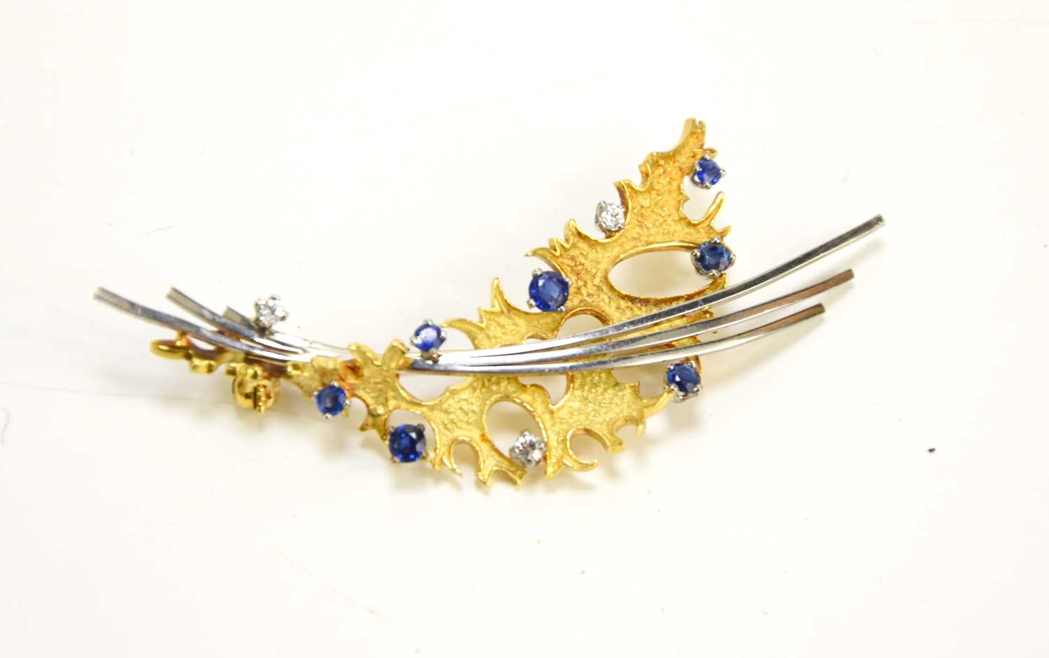 A fine 18ct gold leaf form brooch set with old cut sapphires and diamonds, 8.8g. - Bild 2 aus 2