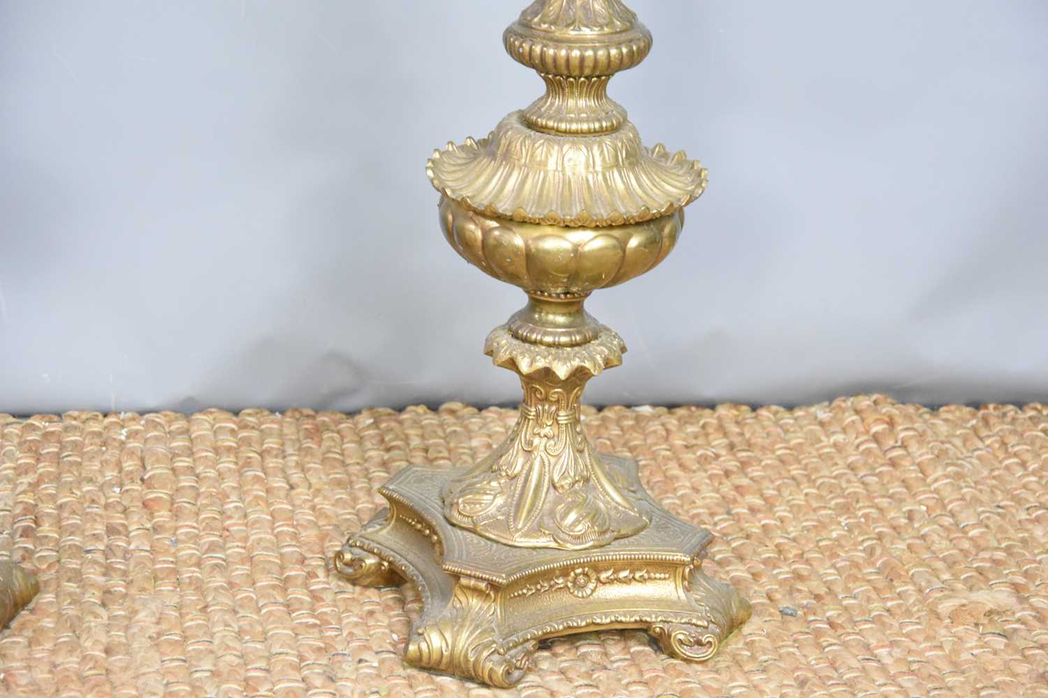 A pair of 19th century brass standard lamps, , converted to electric with cream silk shade and - Bild 3 aus 3