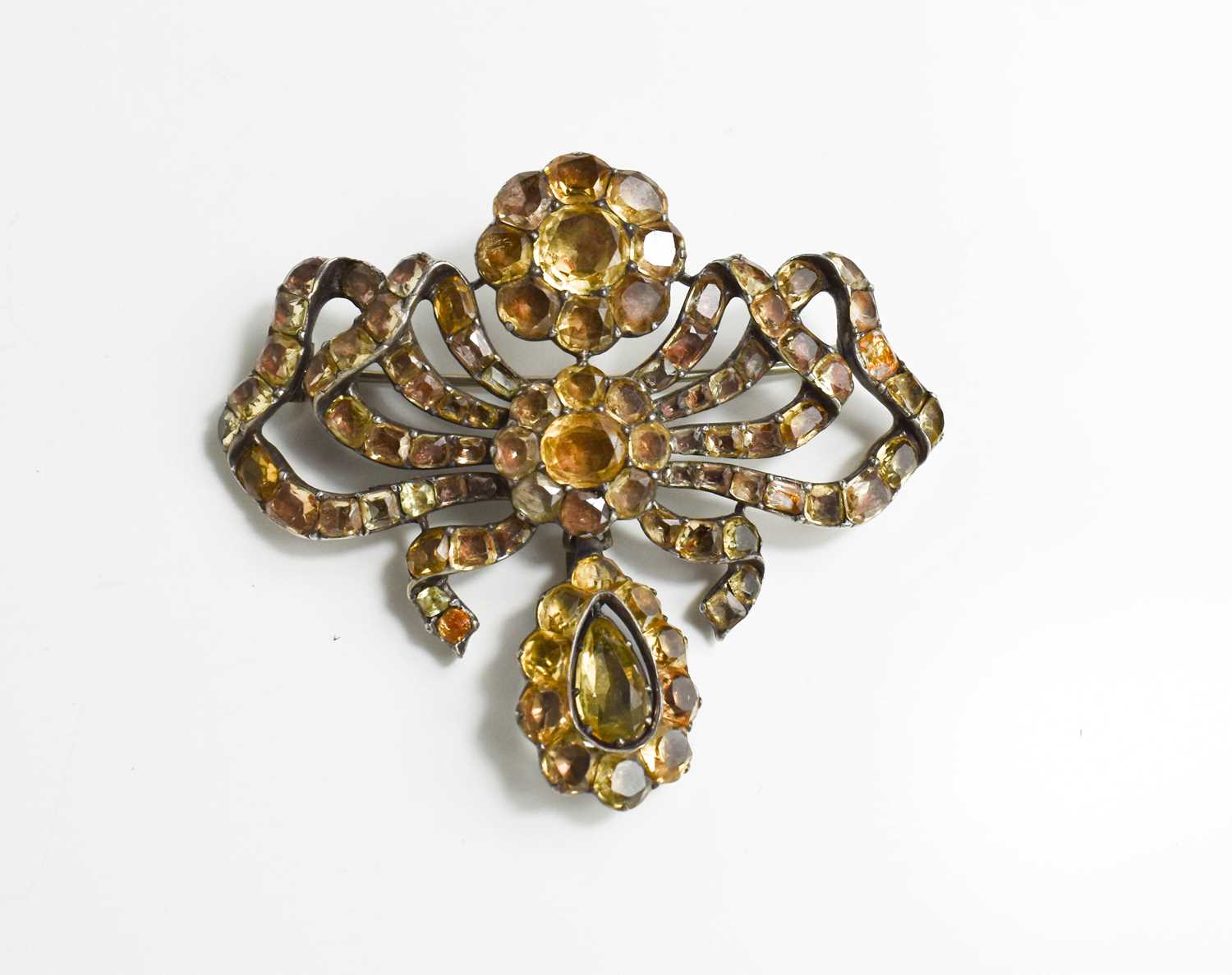 A Georgian silver and yellow gem set metamorphic brooch pendant, in the form of a bow with flower - Image 4 of 5