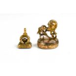 A 9ct gold lion form and agate set fob, together with a smaller example set with carnelian, 10.9g in