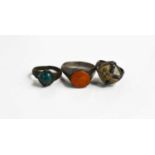 A Roman intaglio agate set ring, the agate carved to depict an animal, size S, together with a