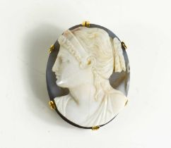 A gold cameo brooch / pendant, depicting classical profile portrait, (unmarked).