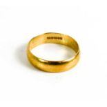 A 9ct gold wedding band, size S, 3.1g.