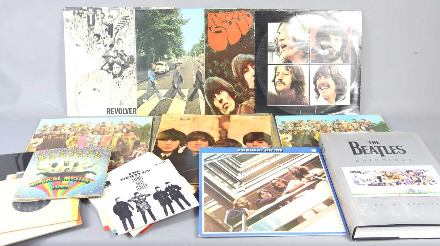 A group of Beatles LPs and 7" single records, some first pressings to include Rubber Soul,