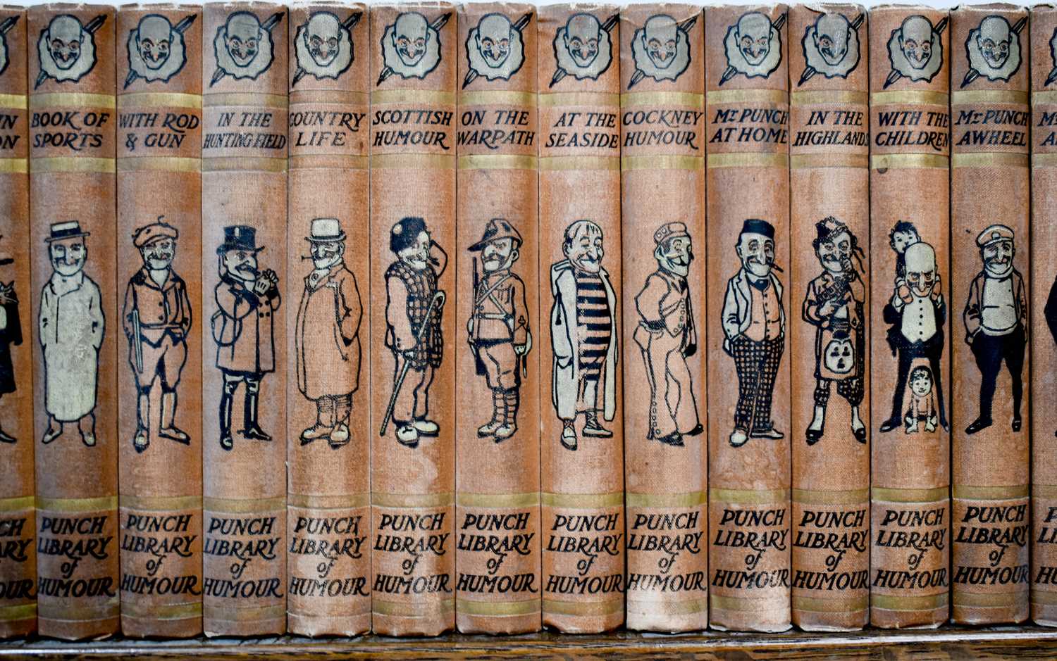A set of Punch Library of Humour, 25 volumes, circa 1920, with pictorial cloth bindings, with oak - Bild 2 aus 2