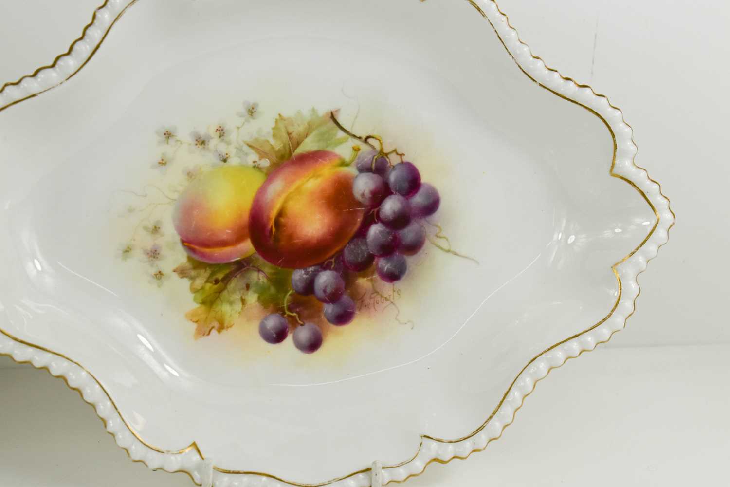 A pair of Royal Worcester oblong dishes, by Roberts, puce mark for 1920s, painted with fruit; - Bild 2 aus 2