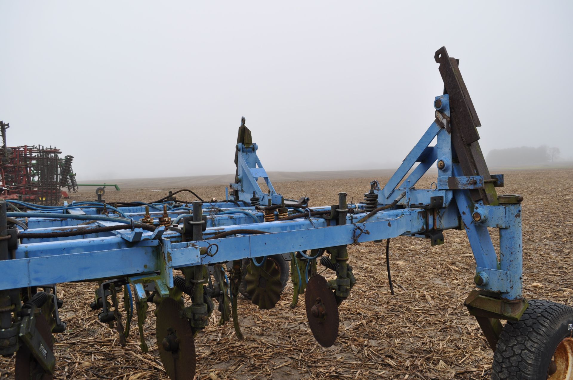 40’ DMI rear fold NH3 bar, lead coulters, spring cushioned shank, Blu-Jet floating closers - Image 24 of 35