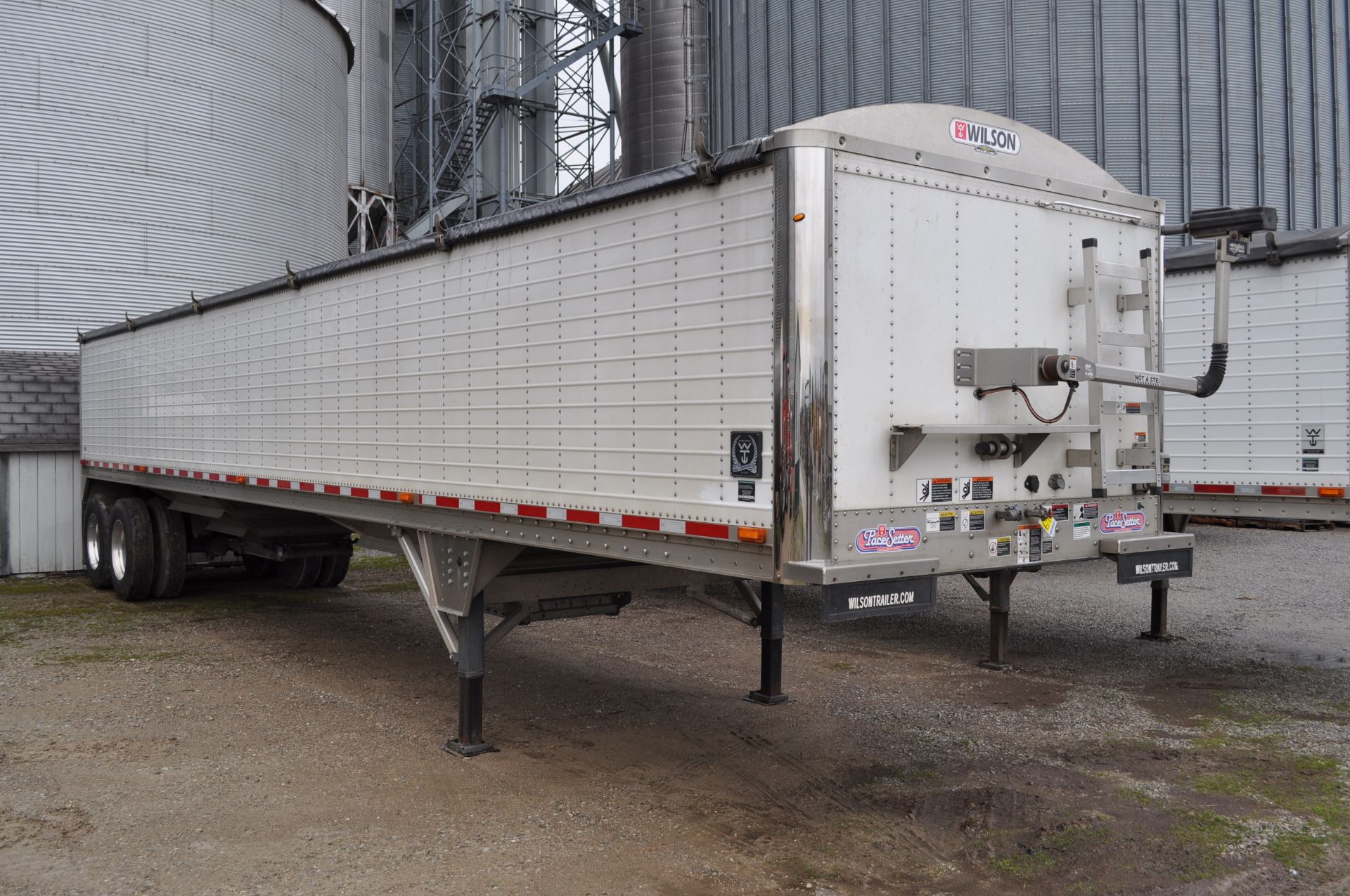 2016 Wilson Pacesetter 41’ hopper trailer, 66” sides, air ride, 11R24.5 tires, alum rims, roll tarp - Image 2 of 15