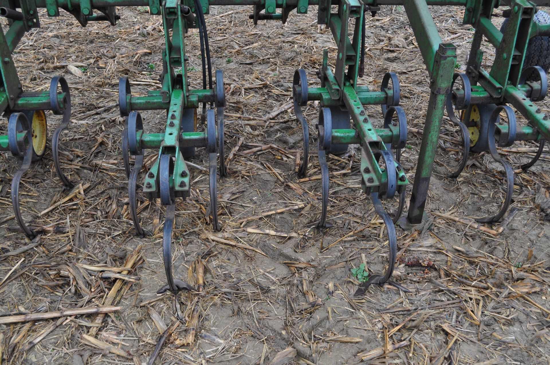 John Deere 12 row x 30” row crop cultivator, 3pt, hyd fold, gauge wheels - Image 8 of 20