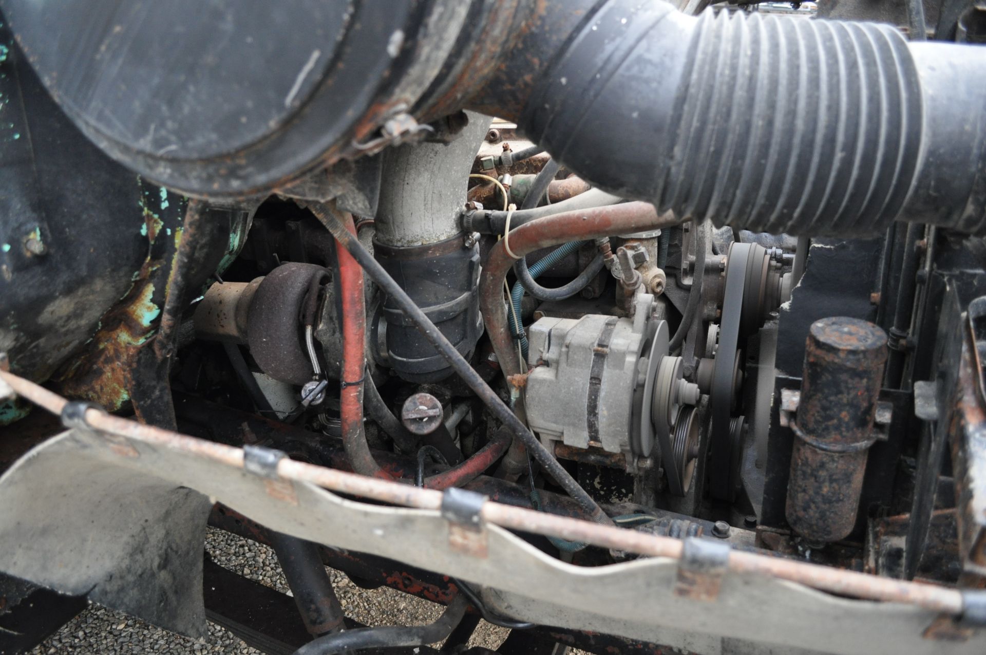 1984 International 2300 dump truck, L10 Cummins, 5+2 trans, air brakes, tandem axle with 3rd axle - Image 17 of 26