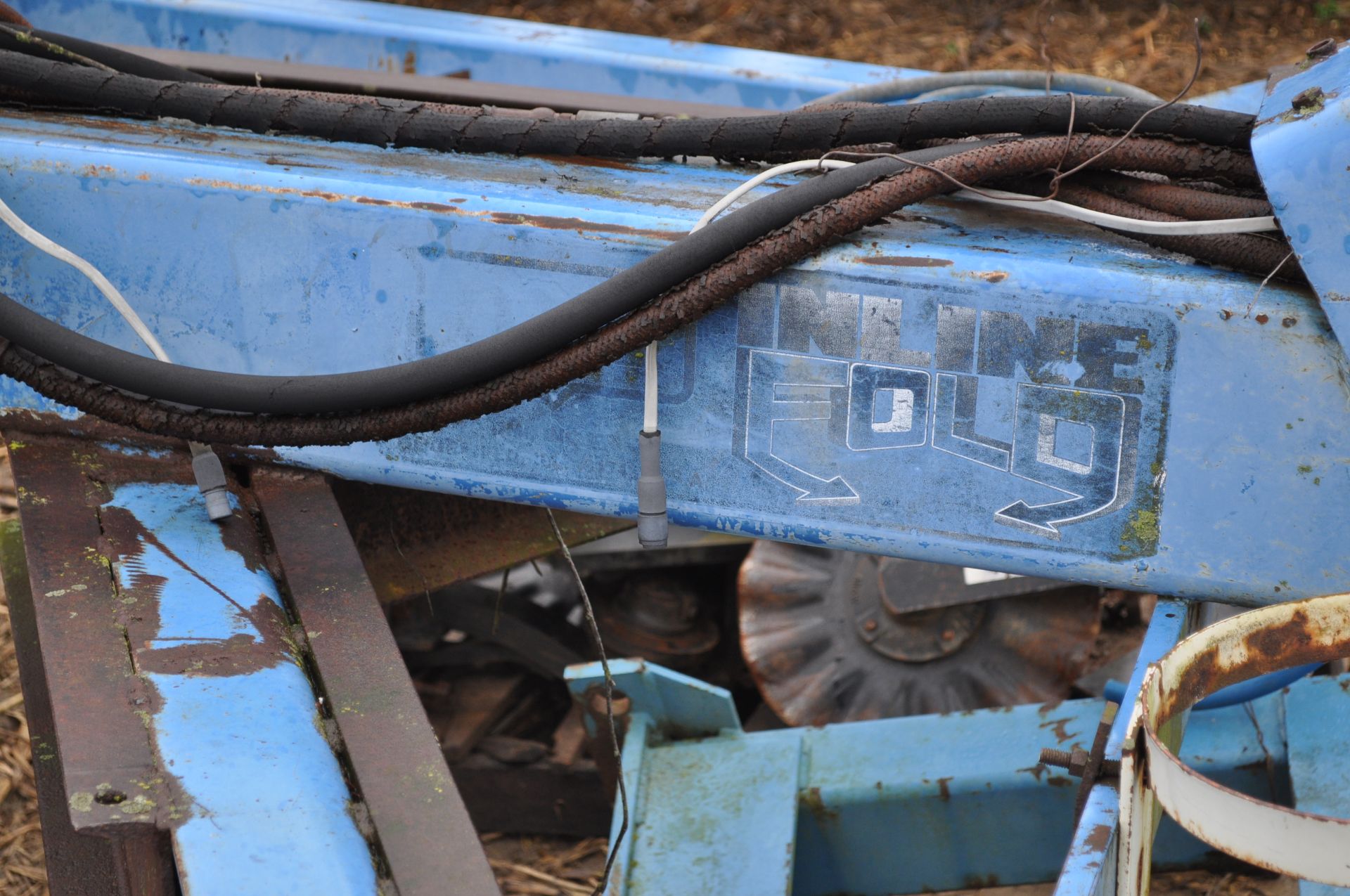 40’ DMI rear fold NH3 bar, lead coulters, spring cushioned shank, Blu-Jet floating closers - Image 33 of 35