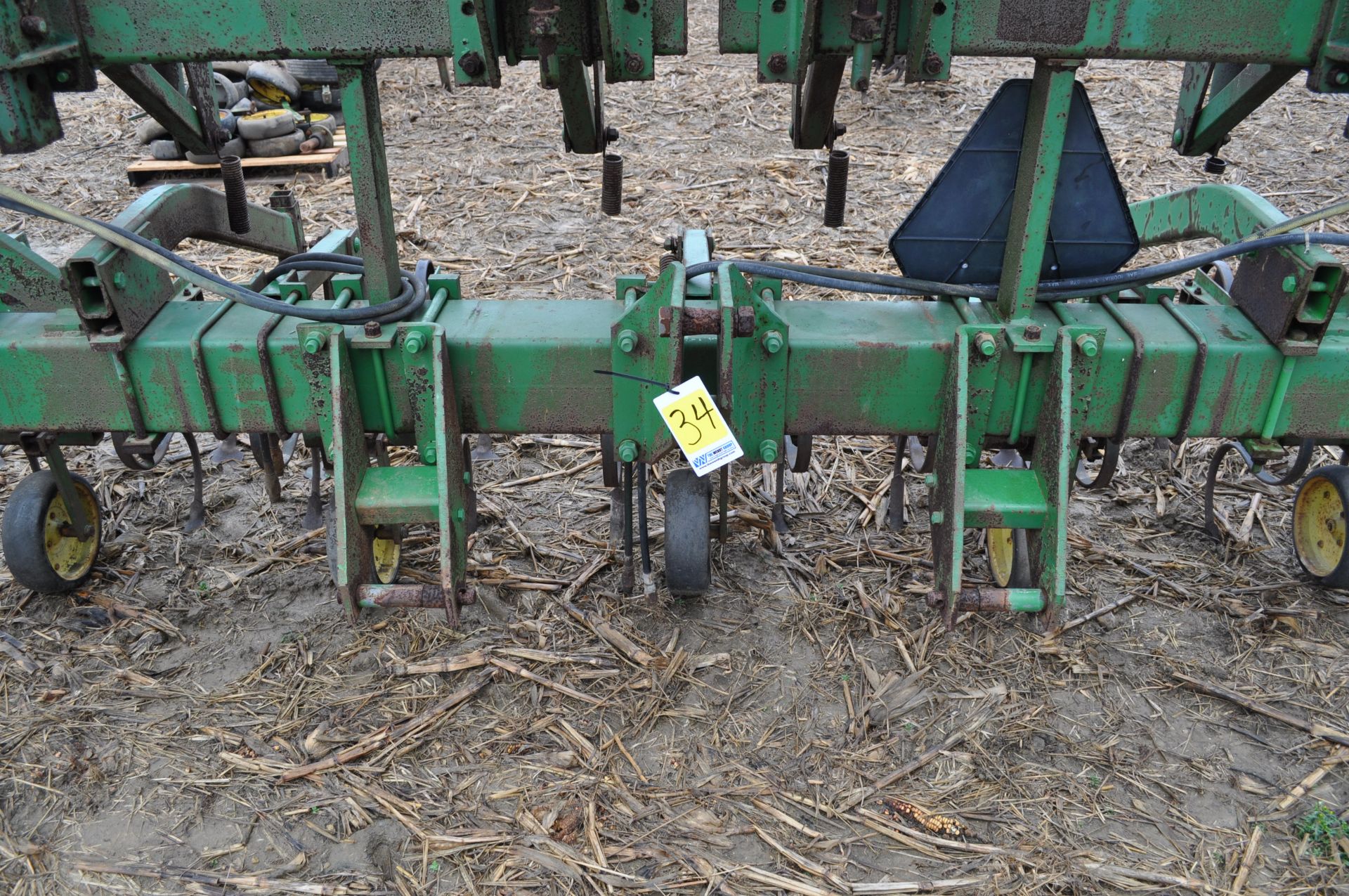 John Deere 12 row x 30” row crop cultivator, 3pt, hyd fold, gauge wheels - Image 19 of 20