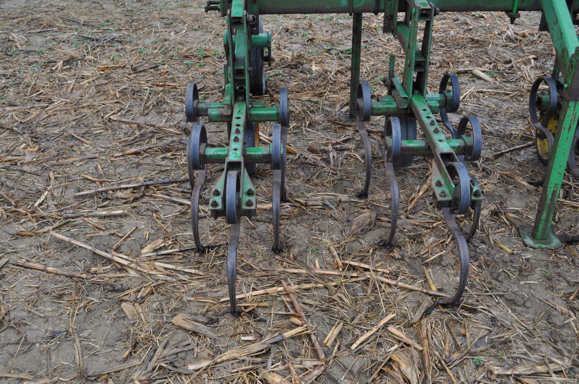 John Deere 12 row x 30” row crop cultivator, 3pt, hyd fold, gauge wheels - Image 5 of 20