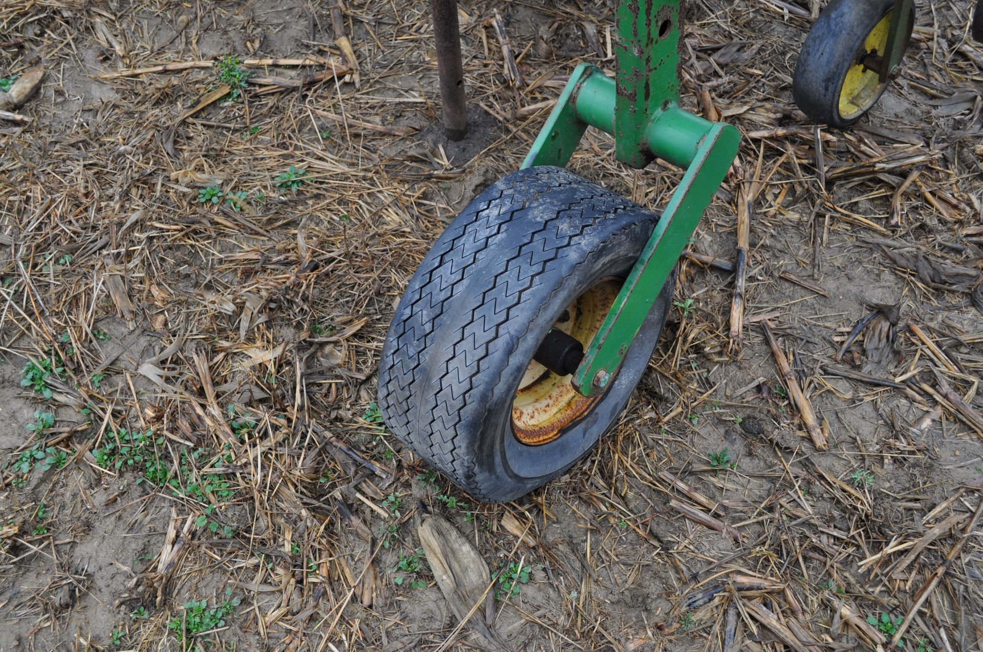 John Deere 12 row x 30” row crop cultivator, 3pt, hyd fold, gauge wheels - Image 16 of 20