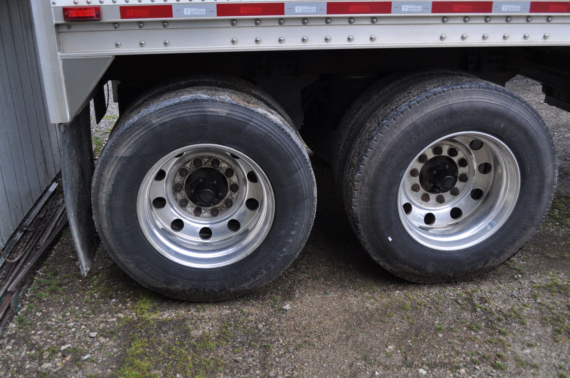 2016 Wilson Pacesetter 41’ hopper trailer, 66” sides, air ride, 11R24.5 tires, alum rims, roll tarp - Image 4 of 15