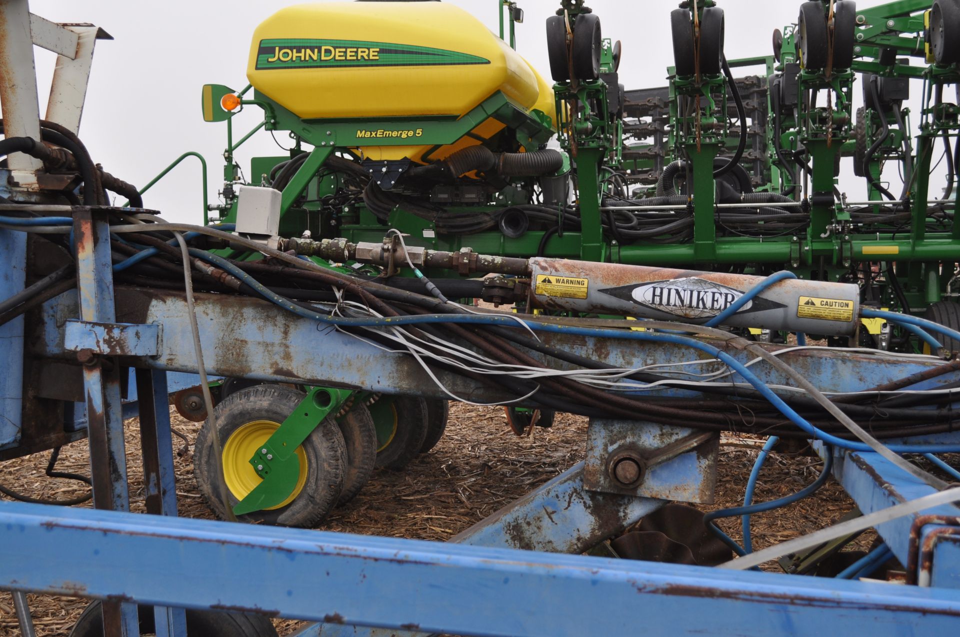 40’ DMI rear fold NH3 bar, lead coulters, spring cushioned shank, Blu-Jet floating closers - Image 32 of 35