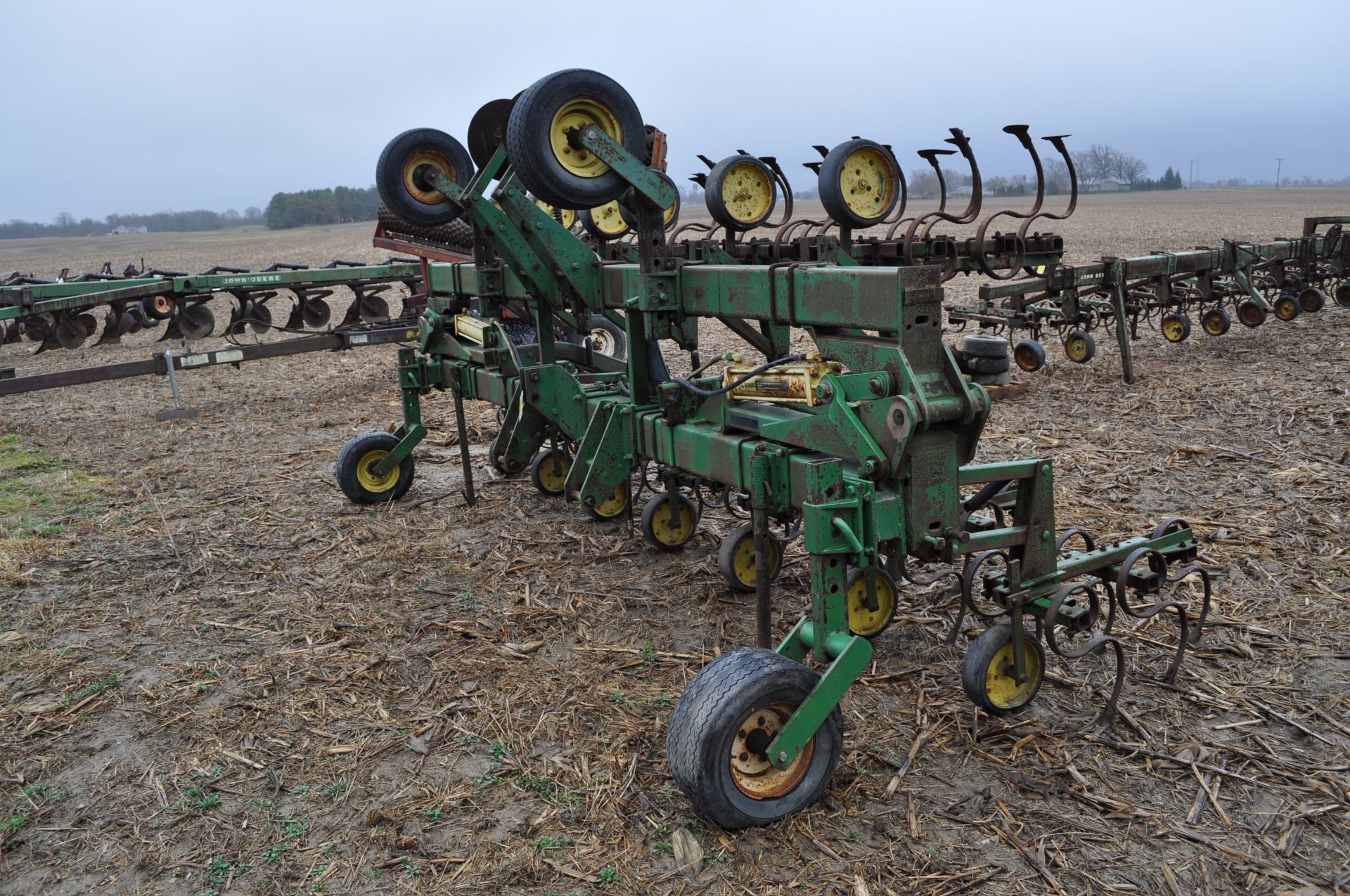 John Deere 12 row x 30” row crop cultivator, 3pt, hyd fold, gauge wheels