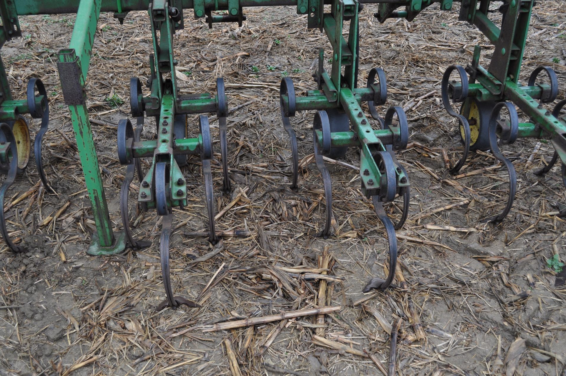 John Deere 12 row x 30” row crop cultivator, 3pt, hyd fold, gauge wheels - Image 7 of 20