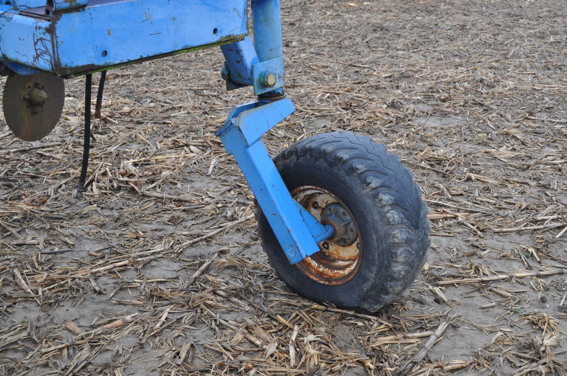 40’ DMI rear fold NH3 bar, lead coulters, spring cushioned shank, Blu-Jet floating closers - Image 27 of 35