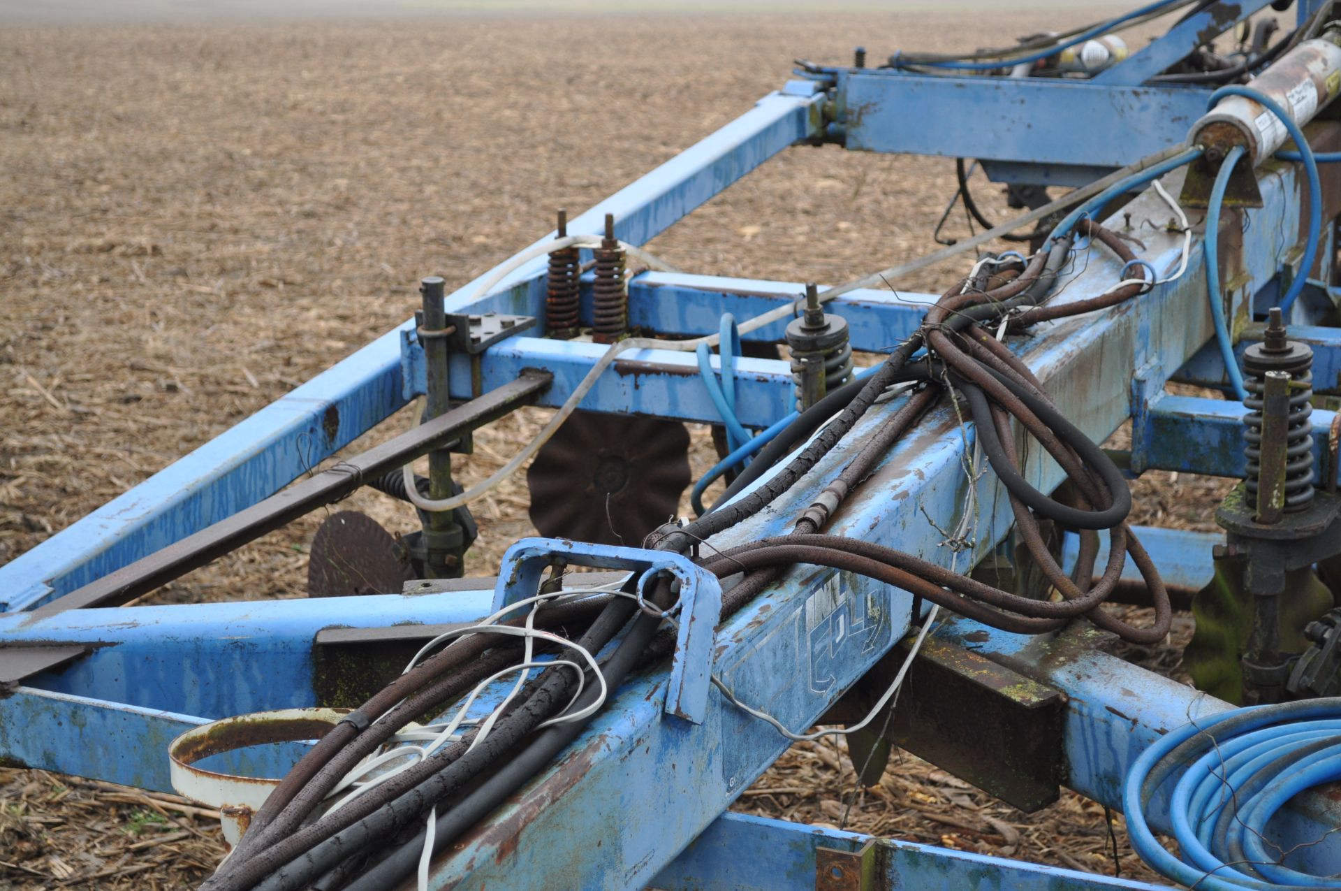 40’ DMI rear fold NH3 bar, lead coulters, spring cushioned shank, Blu-Jet floating closers - Image 7 of 35
