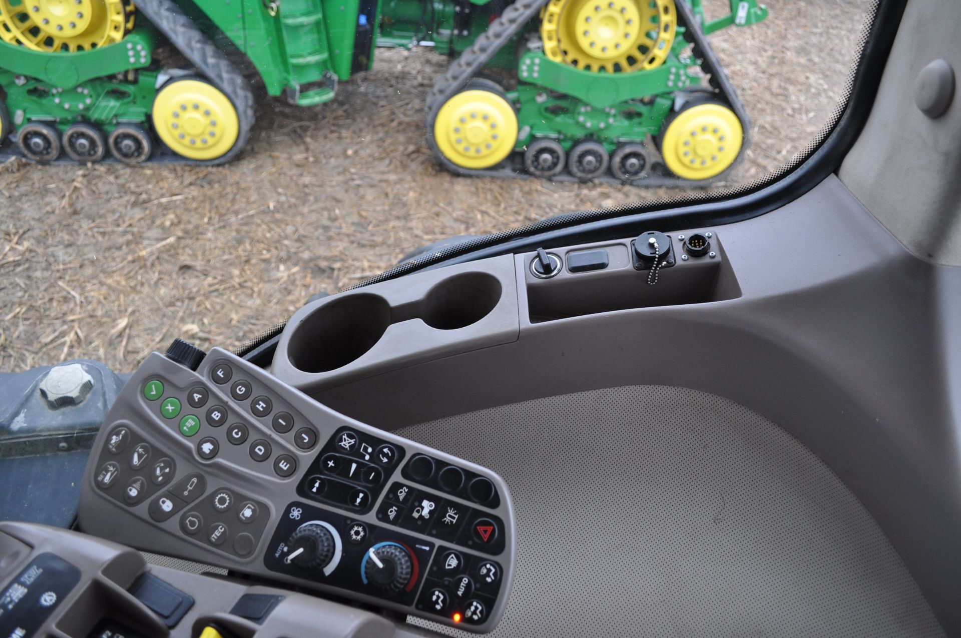 John Deere 9510RT track tractor, 36” belts, front weights, Powershift, 5 hyd remotes, 1000 PTO - Image 32 of 34