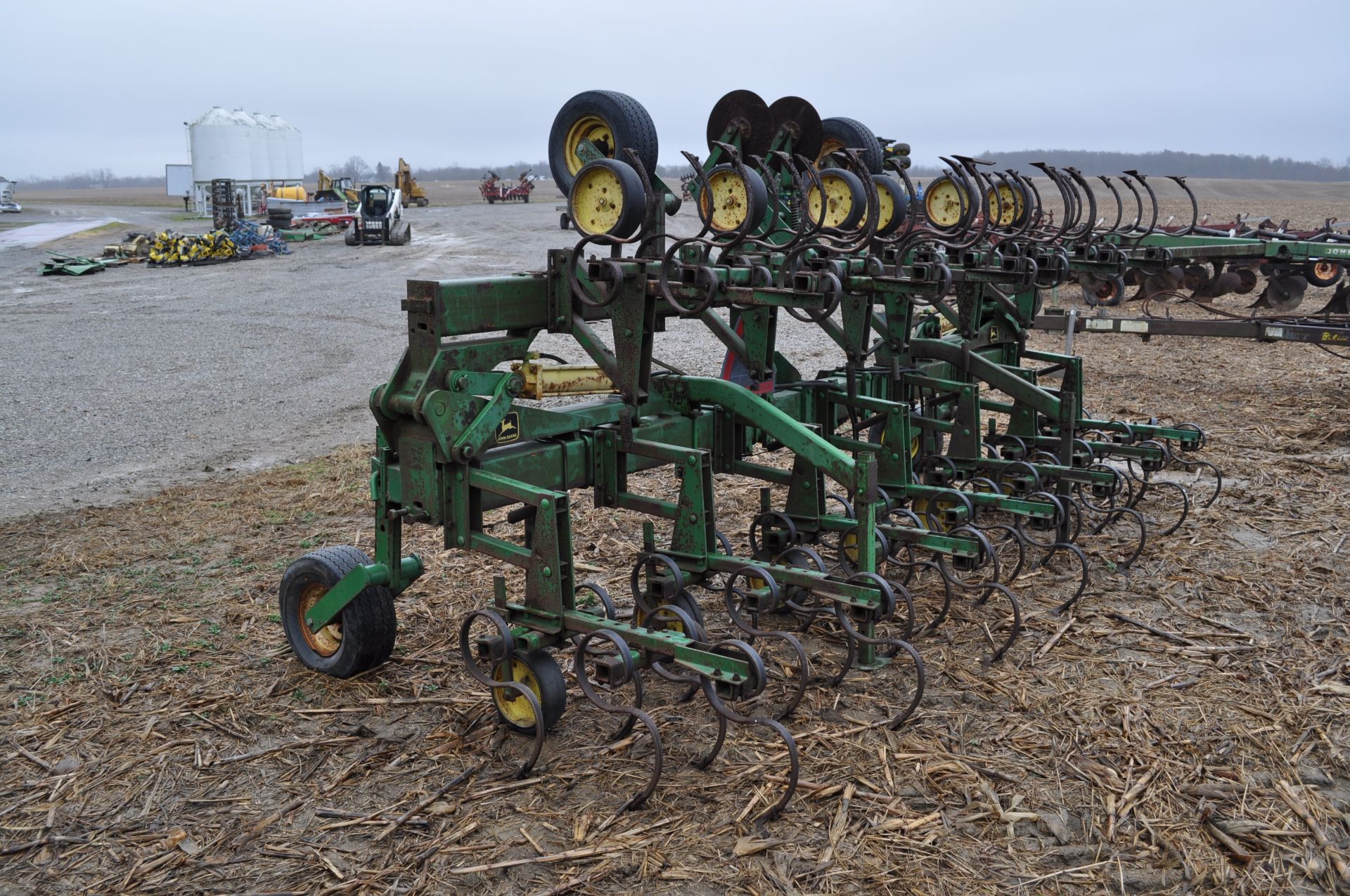 John Deere 12 row x 30” row crop cultivator, 3pt, hyd fold, gauge wheels - Image 4 of 20