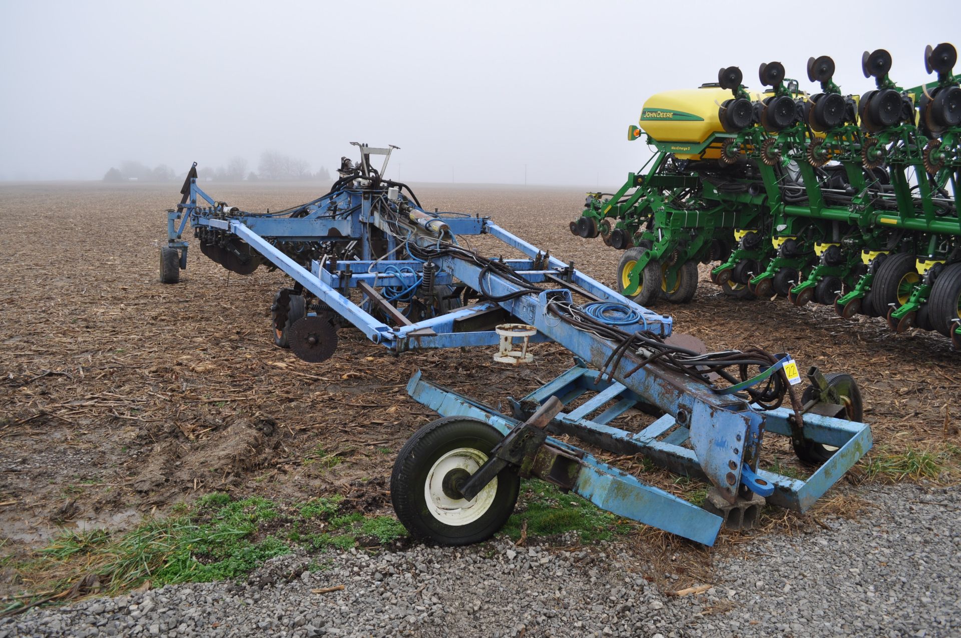 40’ DMI rear fold NH3 bar, lead coulters, spring cushioned shank, Blu-Jet floating closers - Image 2 of 35