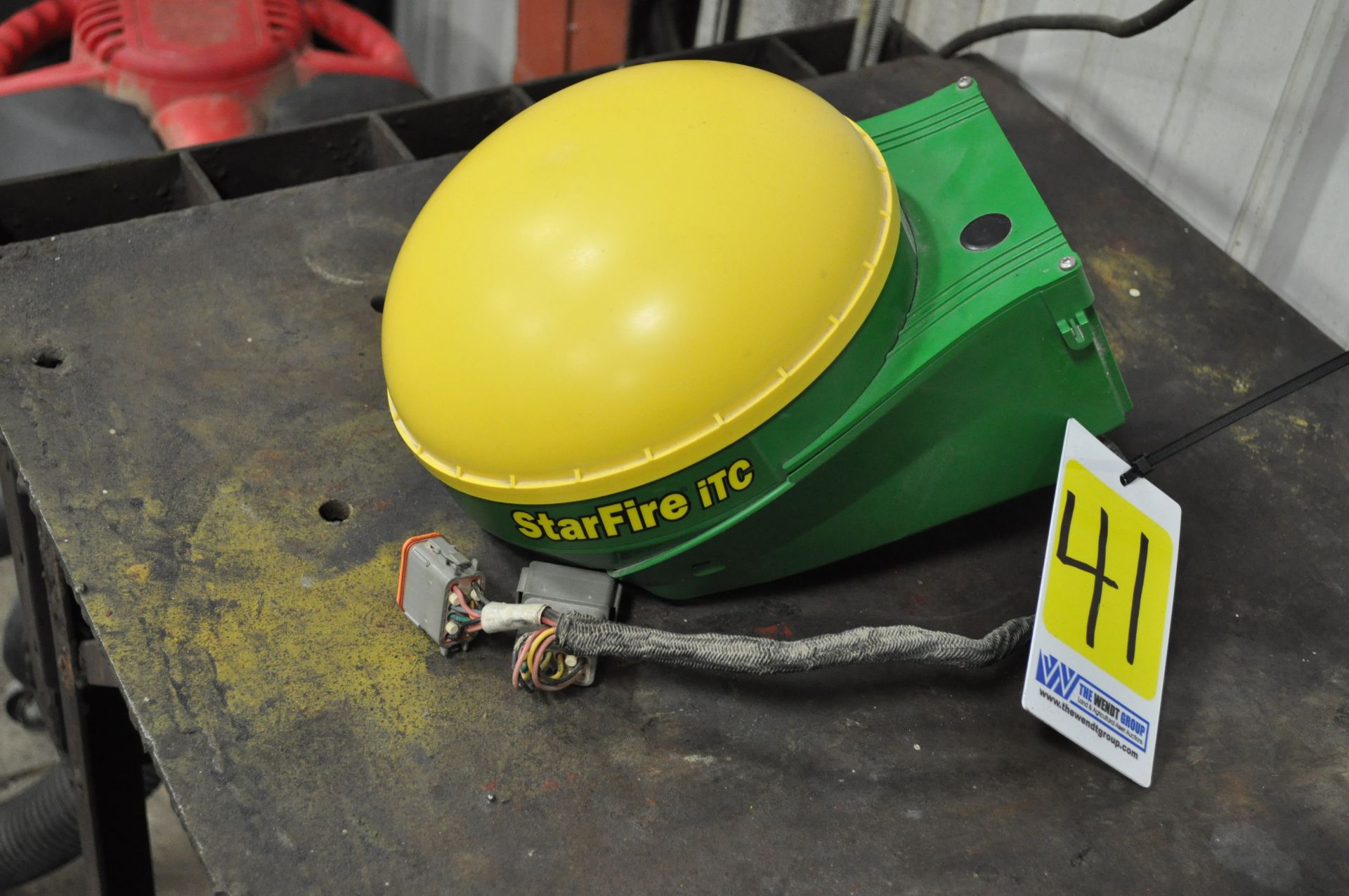 John Deere StarFire iTC receiver, SN PCGT01C341849