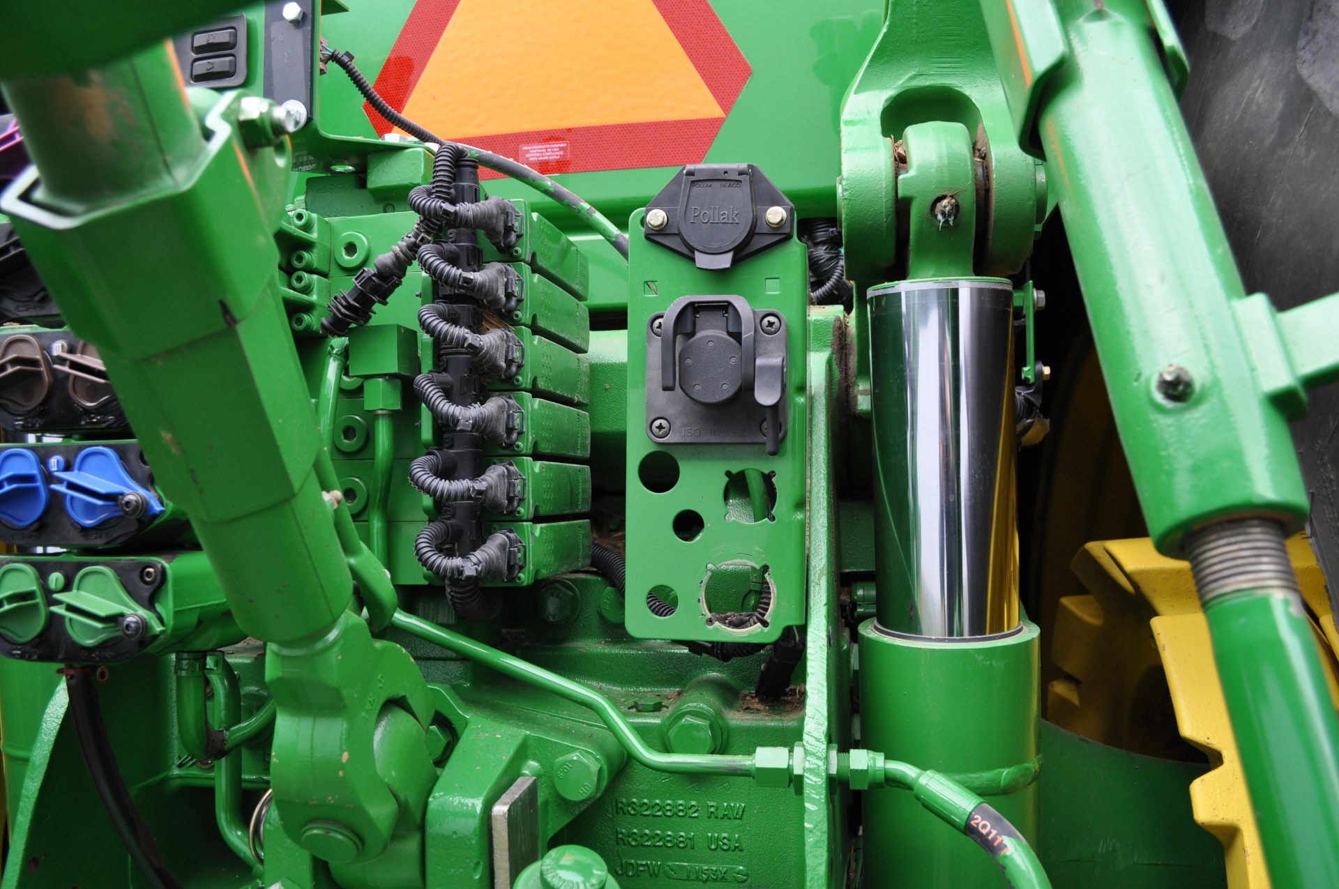 John Deere 8285R tractor, MFWD, 480/80 R 46 duals, 420 / 90 R 30 front, fenders, powershift - Image 23 of 31